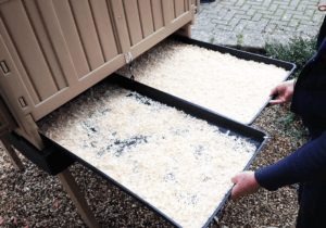 Tăvițe la cotețul de plastic